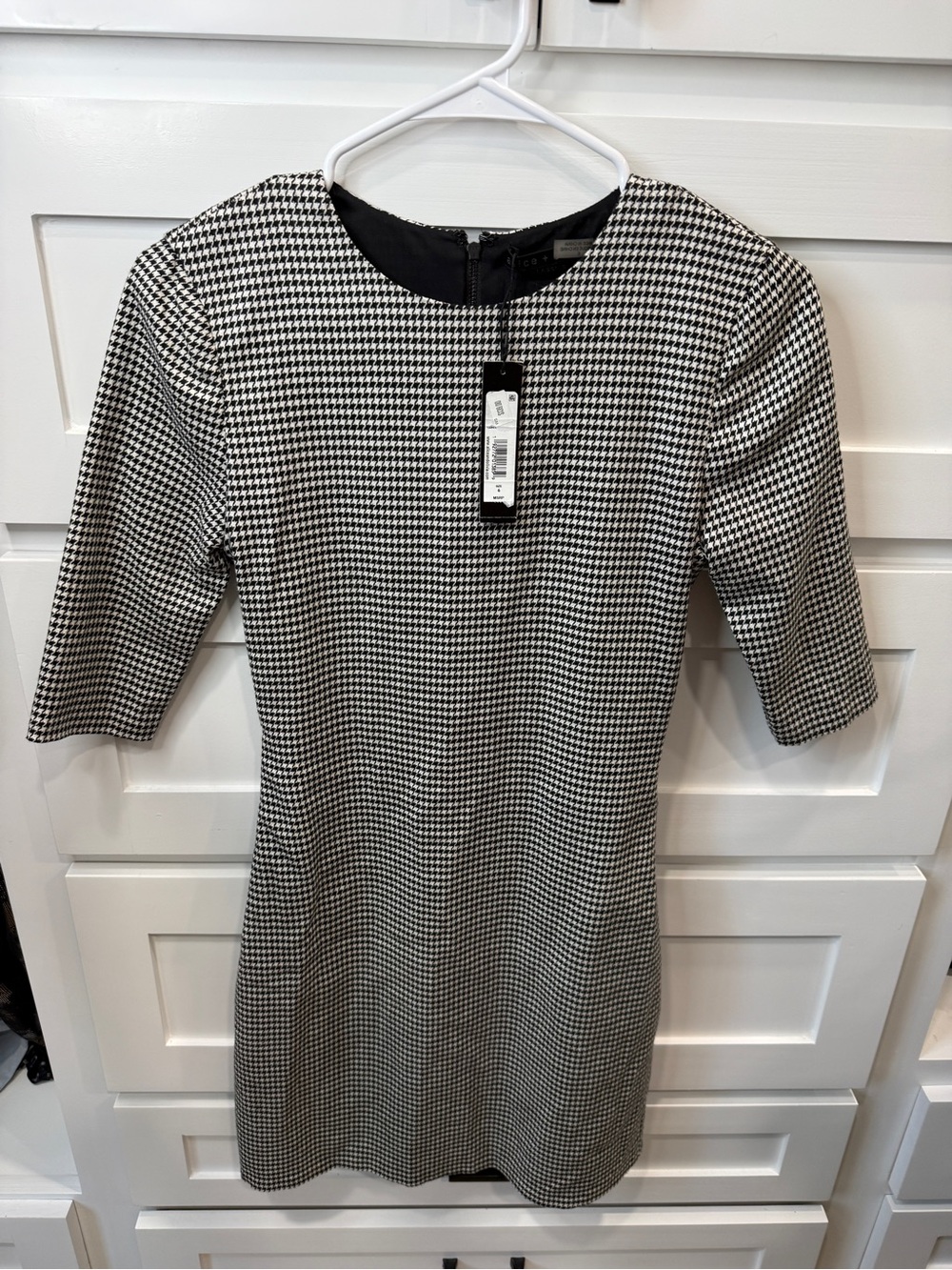 Alice + Olivia Black and White Houndstooth Midi Sheath Dress